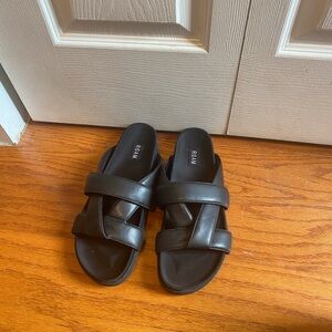 Roam slides